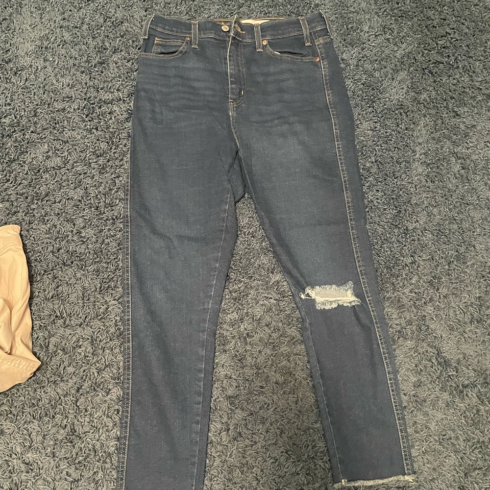 Women’s 8/W29 Signature by Levi Strauss Dark Blue High Rise Skinny Jeans